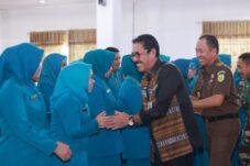 Pj Bupati Edy Suharmanto Lantik Pengurus baru Tim Penggerak PKK Bombana