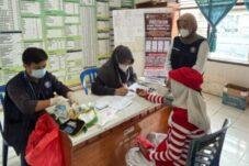 KKN Mahasiswa Kedokteran UHO Sasar Puluhan Lansia Kendari