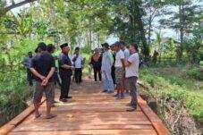 Demi Warga, Burhanudin Turun Tangan Benahi Infrastruktur di Rarowatu Utara