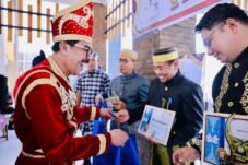 Delapan OPD Bombana Terima Penghargaan BerAKHLAK