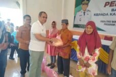 Jelang Idul Fitri, Pemkot Baubau Salurkan Bantuan dan Gelar Kerja Bakti Massal