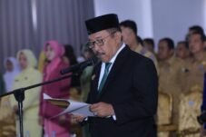 Ditengah Efisiensi Anggaran, Bupati Bombana Hibakan Gajinya untuk Warga