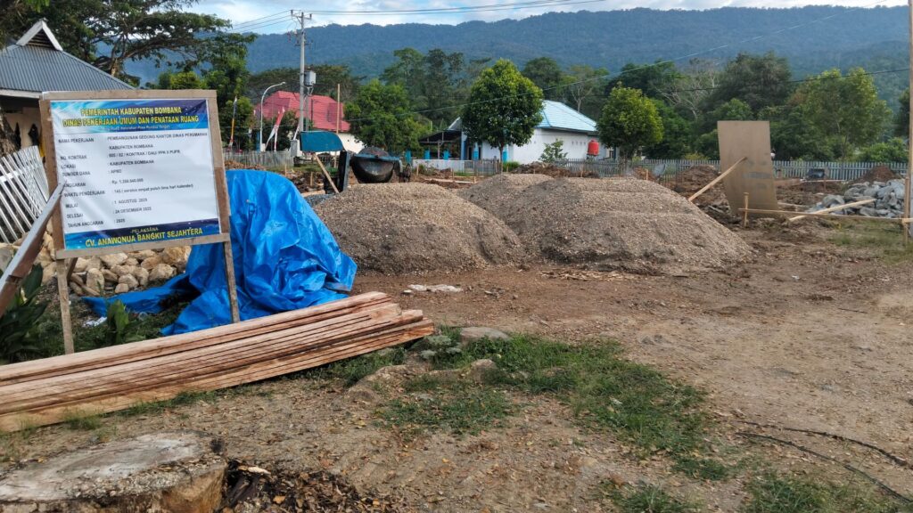 Peremajaan Gedung, Dua Kantor Dinas di Bombana Dirobohkan 3