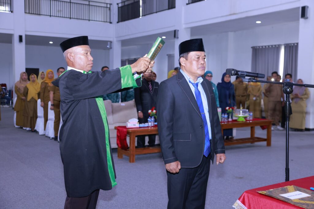 Ir. Syahrun Resmi Jabat Penjabat Sekda Bombana, Burhanuddin: Jadilah Jangkar Birokrasi yang Tangguh 2