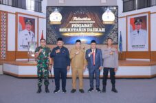 Ir. Syahrun Resmi Jabat Penjabat Sekda Bombana, Burhanuddin: Jadilah Jangkar Birokrasi yang Tangguh 10