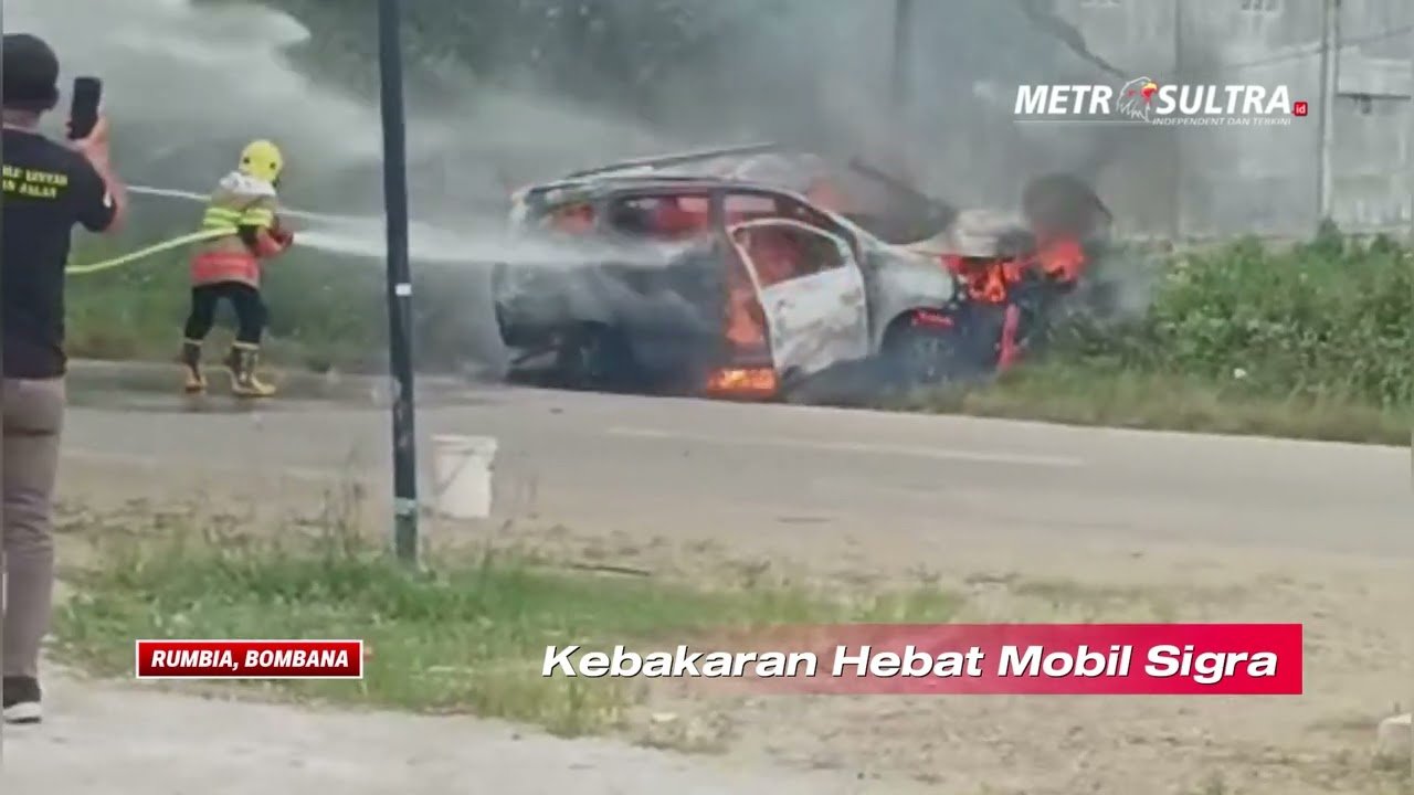 Detik-detik Mobil Sigra Terbakar Hebat, Kepanikan Warga Terekam Kamera